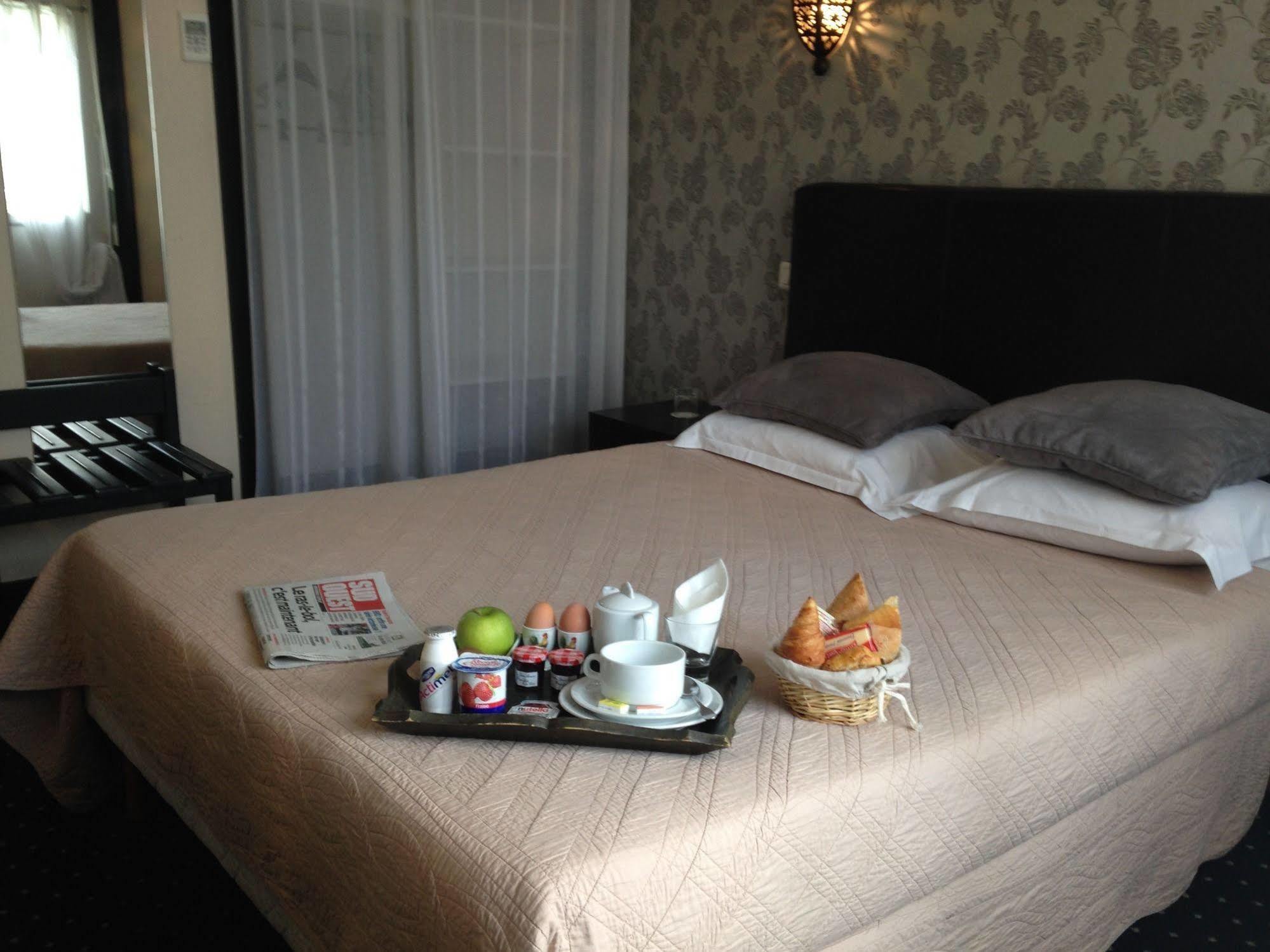 Hotel De France แบร์เฌอรัก ภายนอก รูปภาพ